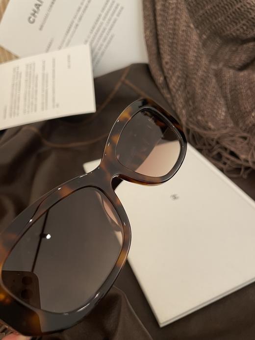 香家  墨镜太阳镜ch5493 香奶奶?  无滤镜实拍 超正的玳瑁色！ 质感绝 秋冬美拉德穿搭必备哟！ 商品图8