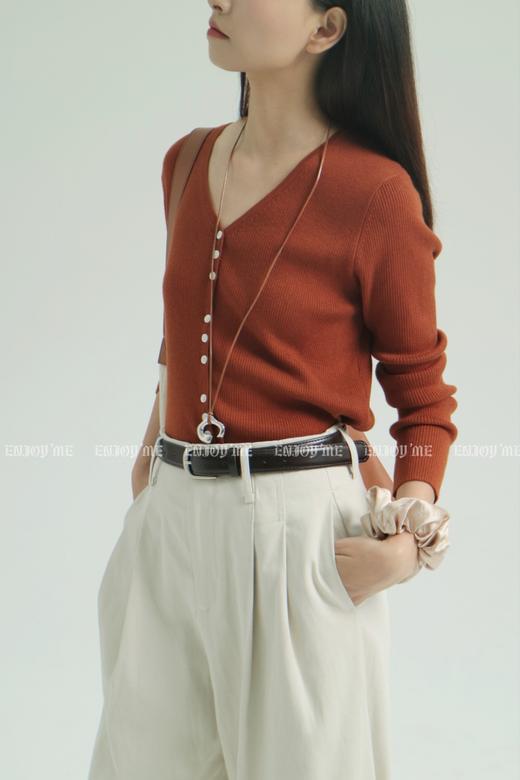 【门店同款】ENJOY秋季细坑条排扣V领针织衫 159205892 商品图3