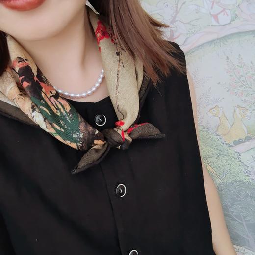 【甄珠贝·国风系列】70*70cm咏梅双面异色丝羊毛丝巾和天然淡水珍珠透明水晶花胸花和施华洛丝巾扣礼盒套装【适合送外宾】 商品图4