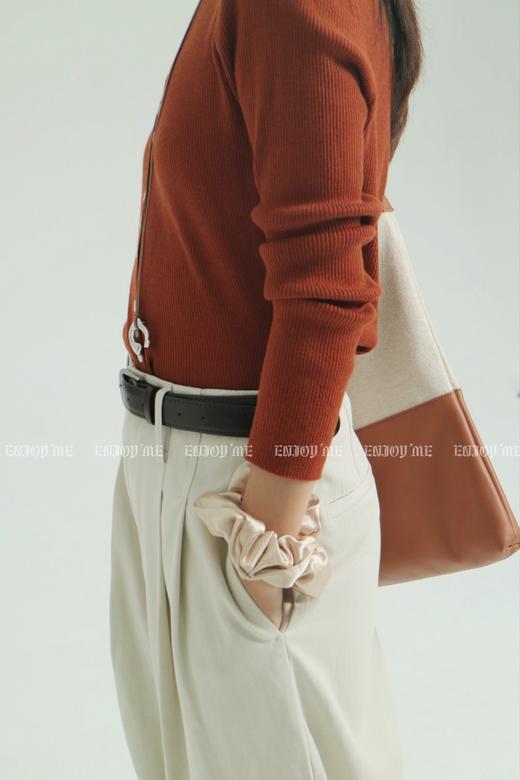 【门店同款】ENJOY秋季细坑条排扣V领针织衫 159205892 商品图4