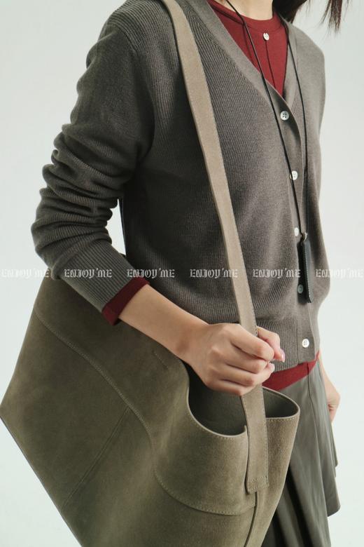 【门店同款】ENJOY秋季简约纯色V领针织衫 159205948 商品图12