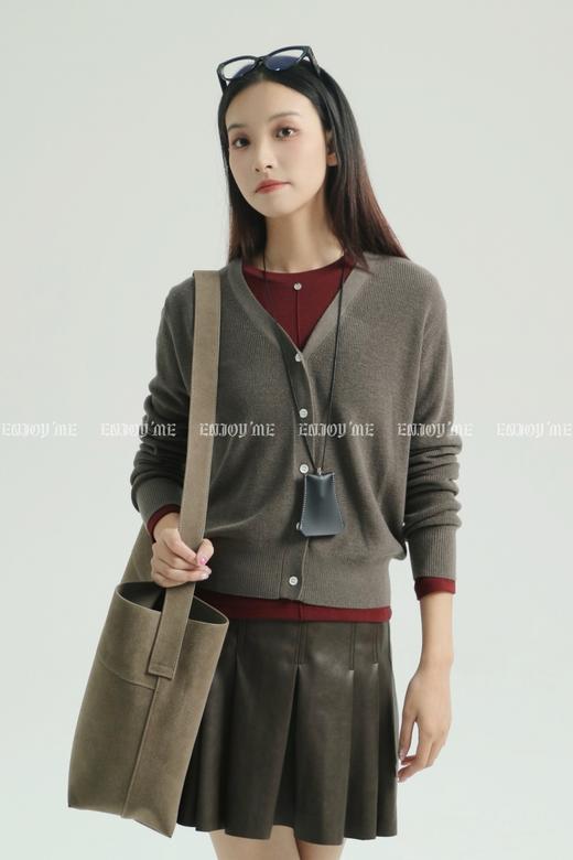 【门店同款】ENJOY秋季简约纯色V领针织衫 159205948 商品图6