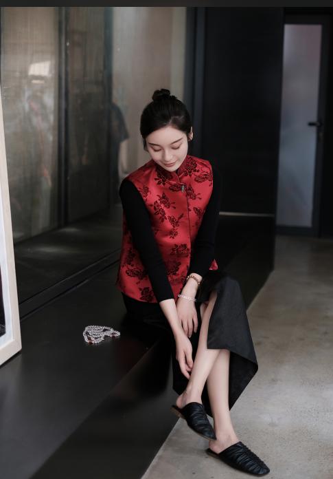 盛唐牡丹 |朱砂红底色真丝漳绒马甲 商品图1