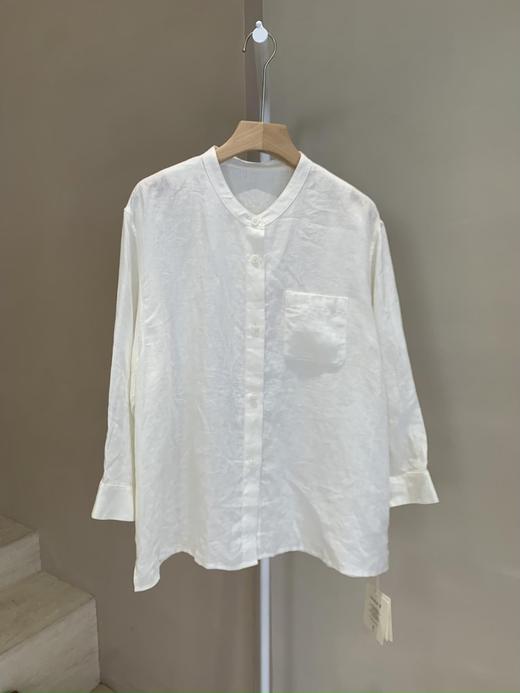 亚麻平纹立领衬衫 “真·香”系列 呼吸感亚麻平纹布面料 立领设计 纱线处理平顺 细节感满满 微落肩设计 造型放松 商品图5
