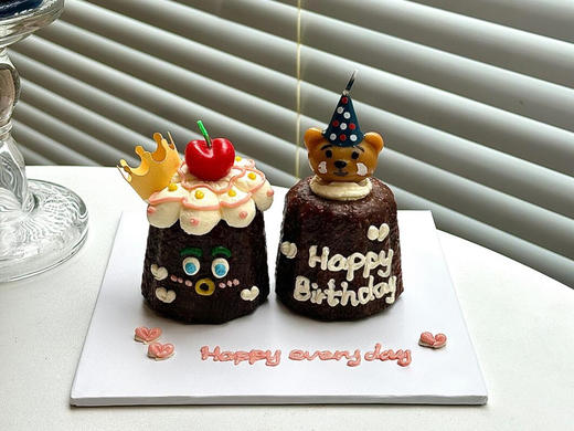 可露丽蛋糕（2粒组合，赠蜡烛帽子餐具）口感跟普通蛋糕不同，没有吃过的不建议尝试！ 商品图0