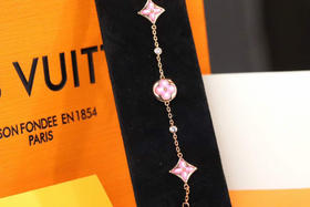 驴家粉贝母四花手链