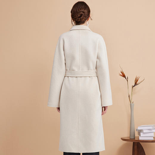 EITIE爱特爱冬季新款高质感经典翻领显瘦中长款纯色毛呢大衣外套D2414403 商品图5