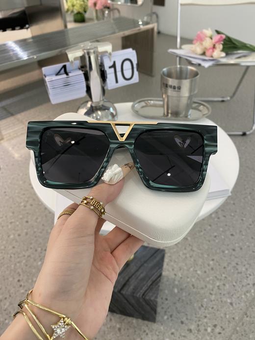 LOUIS VUITTO*MODEL：Z1609E太阳眼镜时尚爱心LOGO SIZE：66口19-145大框墨镜 商品图3