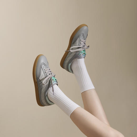 千百度银色真皮运动德训鞋女春季新品新时尚休闲鞋A25124461 商品图2