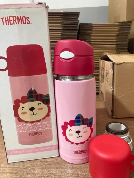膳魔师儿童保温杯吸管杯 学生大容量保温杯600ml 不锈钢水杯带杯套管杯 小狮子 商品图3