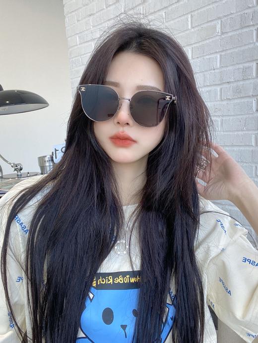 香家   墨镜 链条太阳眼镜 新品首发 型号CH7686小红书推荐尺寸：62口17-142 造型神器 双c标志搭配经典 字母logo 上脸效果无敌 小脸小姐姐选它没错 商品图7