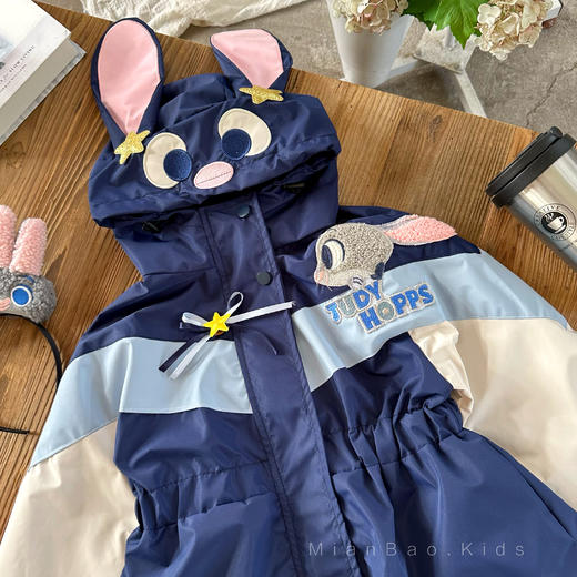 💕💕【开学季】中大童90-170码【伊泺杉兔子警官连帽冲锋衣】✨仙女宝宝必入款 💐绝对不能错失❗这么好看又好穿的一款连帽三防冲锋衣外套 商品图3