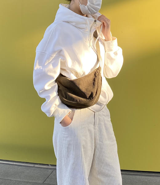 🔥🔥线下门店99一只!我们特价只要26.8一只【椒盐和猫 百搭款灯芯绒饺子包】🌸U家同款!一度卖断货 ✅饺子造型可爱随性，自重很轻 商品图3