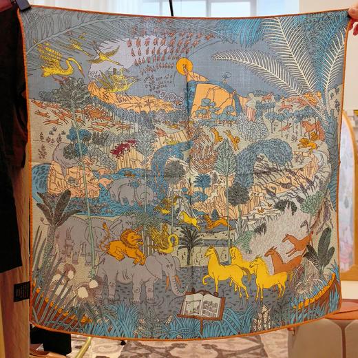 【甄珠贝·时尚高级感系列】70*70cm非洲大陆双面异色丝羊毛丝巾和淡水麦穗羽毛胸花礼盒套装 商品图1