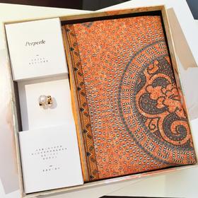 【甄珠贝·时尚高级感系列】70*70cm四宫格马匹双面异色丝羊毛丝巾和天然淡水一粒珍珠丝巾扣礼盒套装