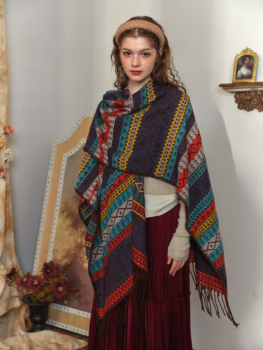 两三事定制2024秋冬新款波西米亚风流苏复古民族风披肩斗篷围巾 商品图1