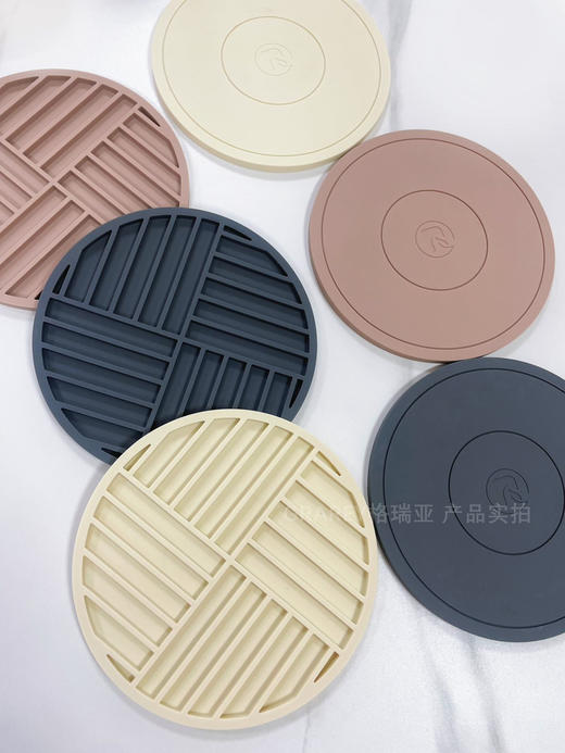 【Grarey（格瑞亚）硅胶隔热垫】一袋3色！ 📣隔热垫|防滑垫|杯垫|沥水垫，适用所有器皿 ✅加厚硅胶6.5mm，隔热防烫不卷边 ✅食品级硅胶材质，放心使用，没有异味  商品图1