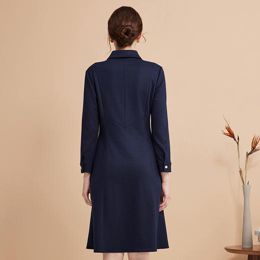 EITIE爱特爱冬季新款气质显瘦时尚通勤收腰连衣裙D2407405 商品图4