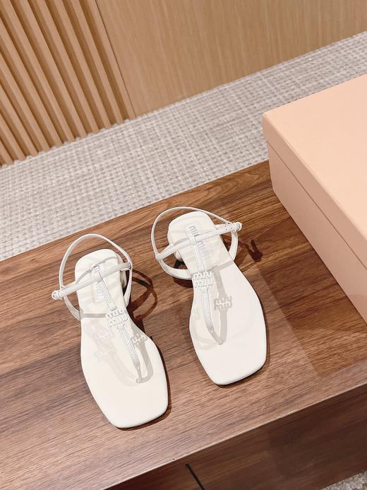 缪家 2023新款夏日结构式凉鞋 商品图2