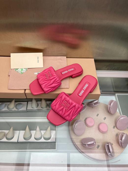 miui*2023ss春夏新款平底皱小羊皮凉鞋拖鞋 商品图1