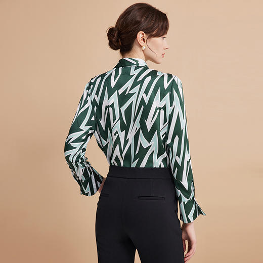 EITIE爱特爱秋季新款修身显瘦百搭印花小上衣7513208 商品图4