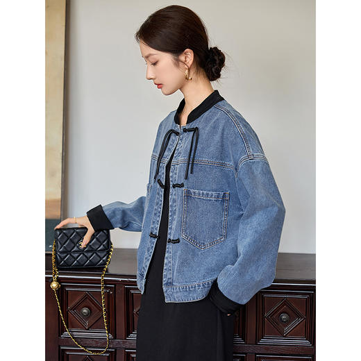 【年货节】熙世界新中式牛仔外套短款2025秋新款宽松立领盘扣国风夹克上衣 商品图1