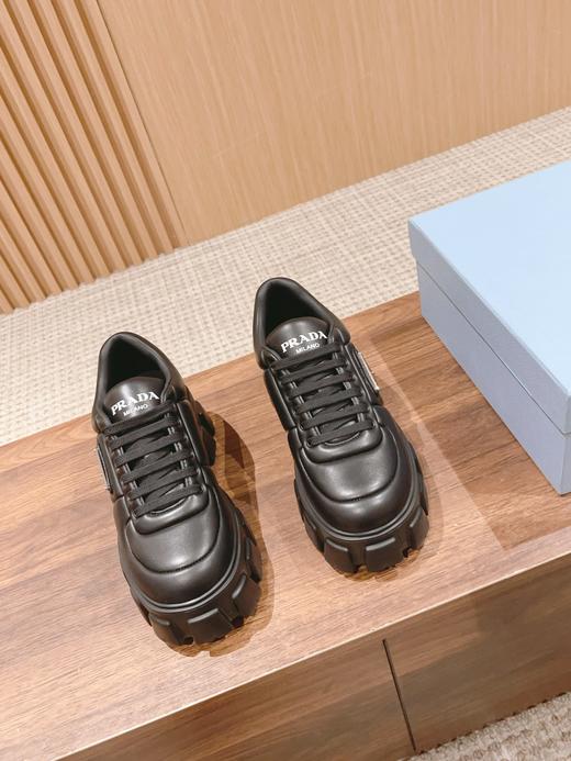 普拉**达     新厚底面包鞋，超柔软的羊皮材质！ 商品图1