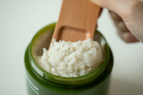 磨砂+油配方，一瓶做到洗磨养三合一！