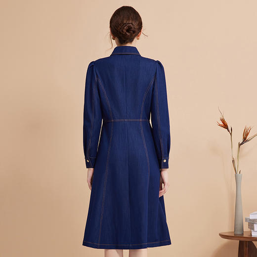 EITIE爱特爱经典复古翻领收腰显瘦深蓝色牛仔连衣裙2024秋季新款C2407418 商品图4
