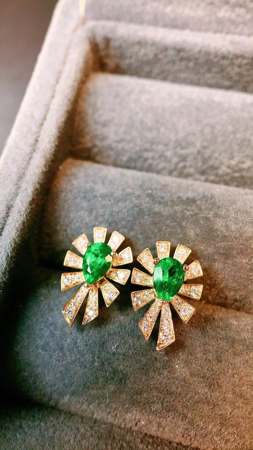 0.64ct 祖母绿耳钉 商品图0