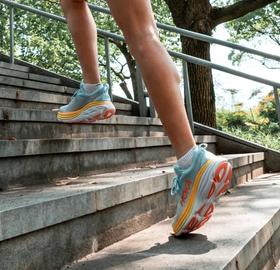 【测评】解压神器，轻盈! HOKA BONDI 8！跑步更随心所欲！ 