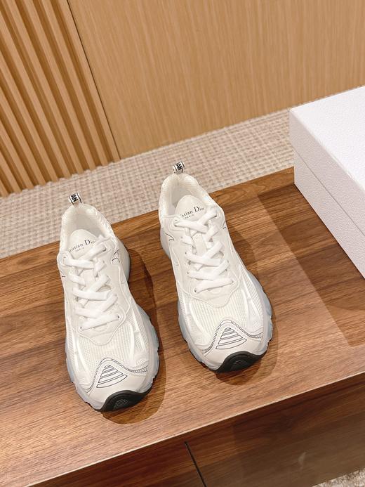 D家 这款 Vibe 运动鞋融入D家 的高订精神，重新诠释经典跑鞋(HD) 商品图2