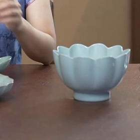 汝山明丨莲花碗（口径16.5cm 高10cm）