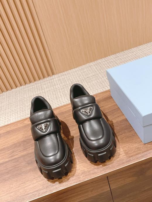 普拉**达     新厚底面包鞋，超柔软的羊皮材质！ 商品图2