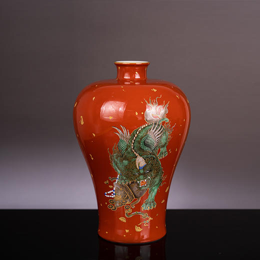 矾红地五彩描金招财进宝貔貅纹梅瓶 商品图1