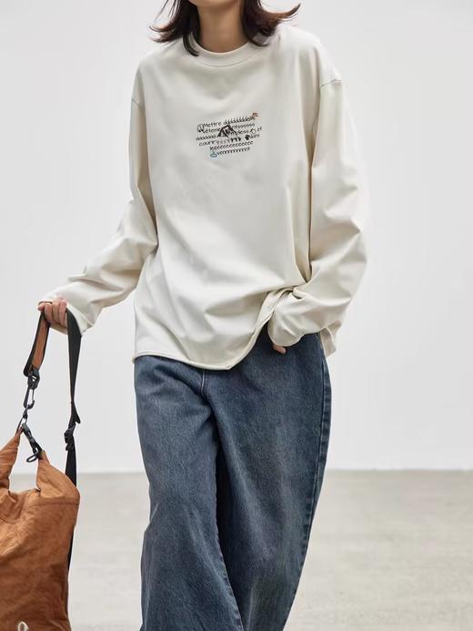 步履不停/4C16067C/慵懒印花图案白色长袖t恤 商品图0