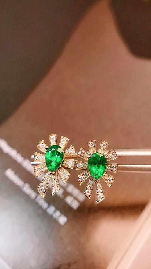 0.64ct 祖母绿耳钉 商品图3