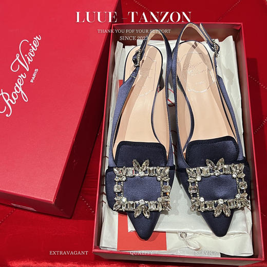 R*  经典粗跟钻扣单鞋 商品图3