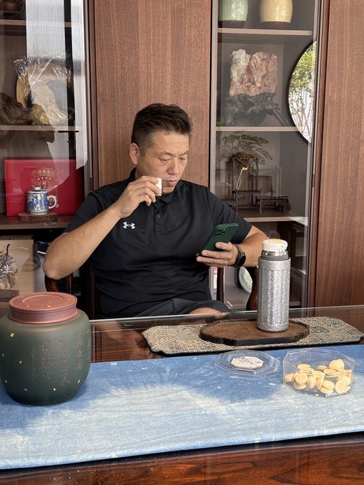 活氢钛杯保温杯 养生健康水杯！礼品装！高颜值钛焖茶杯，又是一款轻便的保温杯 内置钛合金茶仓，氢氧矿石+弱碱性碎水矿石，使杯内茶水变为弱碱性！重量仅300g多点，容量430ml 商品图0