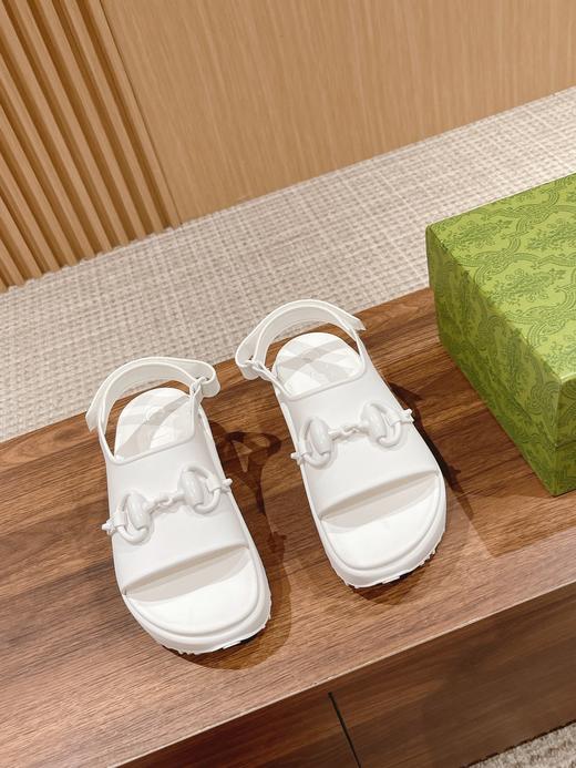 GG家 2023新款马衔扣松糕厚底凉鞋 商品图2