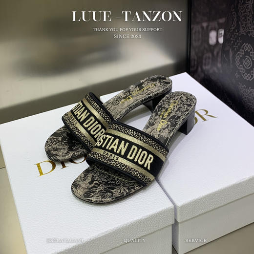 D家 新款一字拖女鞋 CD字母logo立体刺绣 圆头粗跟凉鞋(LH) 商品图12