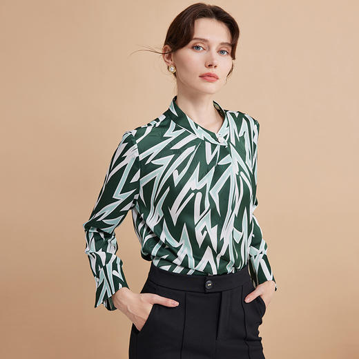 EITIE爱特爱秋季新款修身显瘦百搭印花小上衣7513208 商品图3