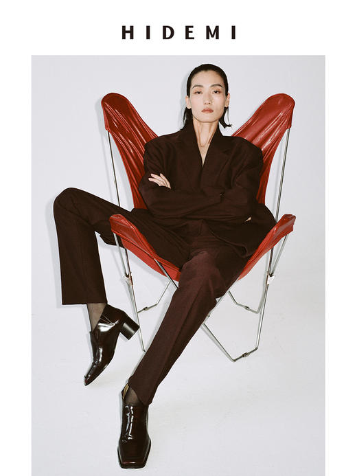 HIDEMI 极简设计感甄选斜纹精纺羊毛挺括感立体剪裁翻领式宽肩宽松西装套装 黑色/勃艮第红 西装/烟管长裤 商品图0