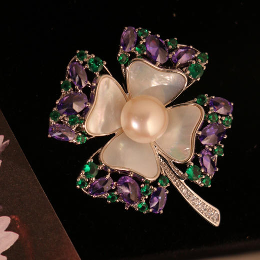 甄珠贝 24F/W 【秘境蝶生】vintage高定古典风系列胸针 极光淡水珍珠《四叶草》 商品图1