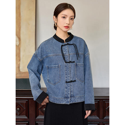 【年货节】熙世界新中式牛仔外套短款2025秋新款宽松立领盘扣国风夹克上衣 商品图0