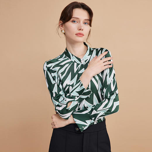EITIE爱特爱秋季新款修身显瘦百搭印花小上衣7513208 商品图2