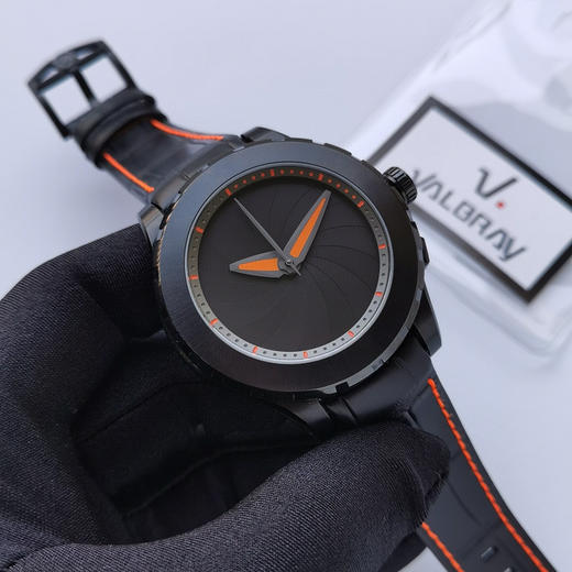 NOOB倾心巨作‼️TNK出品新上市 
域名为腕表界中的“魔术师”『百年限量』leica/徕卡100周年Valbray EL1手腕表 瑞士钟表制造商Valbray将镜头光圈概念融入腕表设计 商品图6