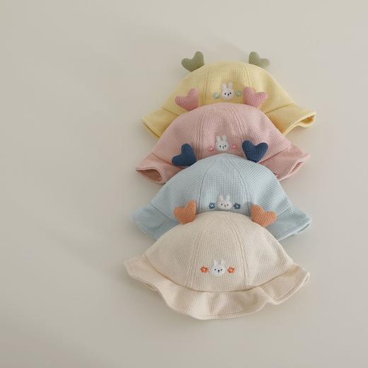 【韩版卡通婴儿盆帽，保暖又时尚】小兔爱心婴幼儿帽子 新款秋冬宝宝可爱小兔渔夫帽 韩版卡通婴儿盆帽 萌趣十足 柔软舒适面料 温暖呵护宝宝娇嫩的头部肌肤-QQ 商品图2