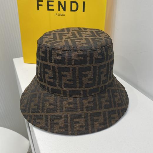 芬***迪   春夏新款缎面面料双F老花渔夫帽 商品图1