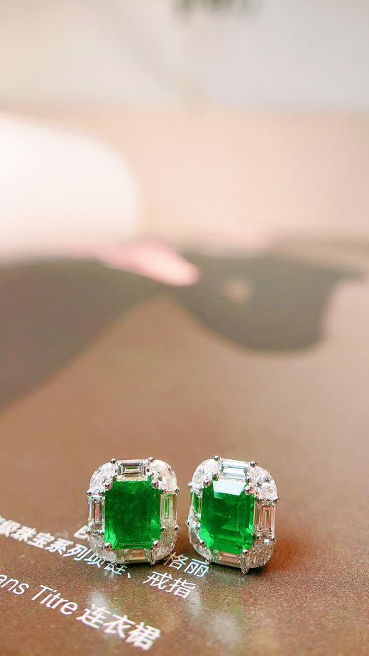 0.94ct 祖母绿耳钉 商品图2